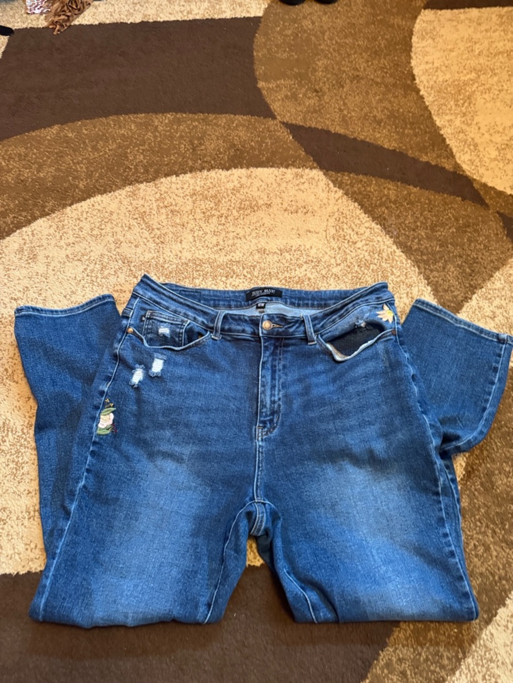 Judy Blue Women’s Jeans with Embroidered Flowers and Subtle Distressing Size 18w